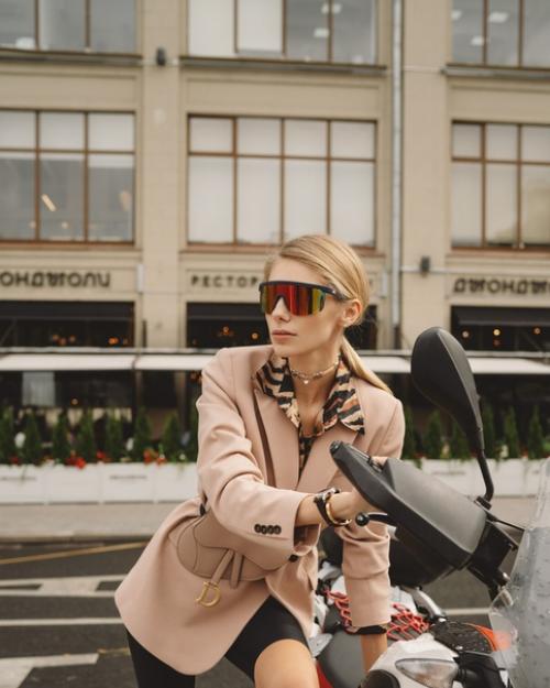 Ясмина Муратович в съёмке Hello. 04