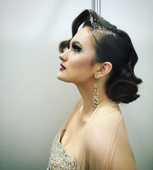 Добрый день!  Меня зовут Александра - я стилист, парикмахер, визажист. 05