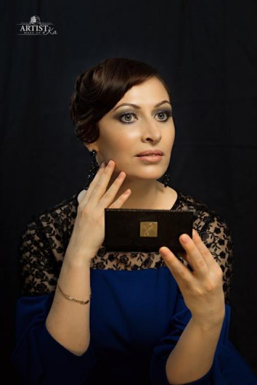 Знакомьтесь - Анна.  В этом проекте она примерила на себя необычный для нее образ. 02