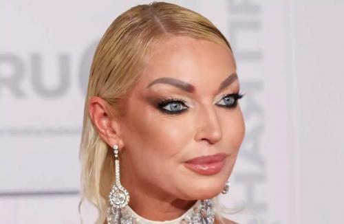 Новый облик Анастасии Волочковой вызвал бурные обсуждения среди ее подписчиков: балерину почти не узнали. 
