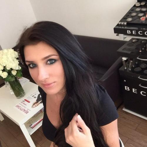 Внимание?  Москва?  Требуются девушки модельной внешности, желательно с длинными волосами на бесплатный макияж и прическу для обновления портфолио. 01