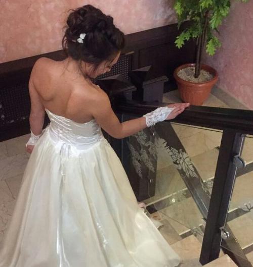 Милые девушки!  Приглашаю вас записаться на причёски / локоны и макияж по приятным ценам! 03