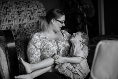 У каждой из нас бывают дни без макияжа или душа. 02