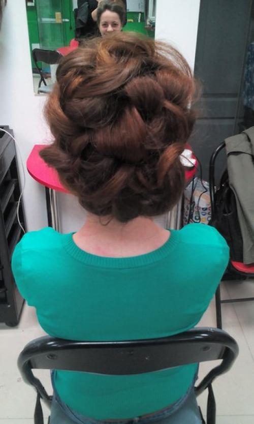 Девочки!  Пора записоваться к мастерам по макияжу, прическам и маникюру) от 1500 тыс рублей. 02