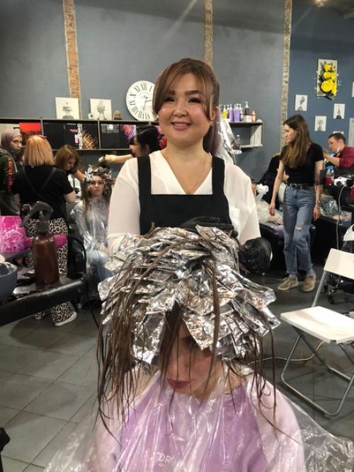 Я, алтынай - мастер универсал, колорист, стилист, делаю вечерний, дневной и свадебный макияж, укладки и прически любой сложности. 01