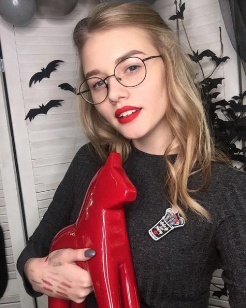 Всем привет?  Предлагаю услуги визажиста? 02