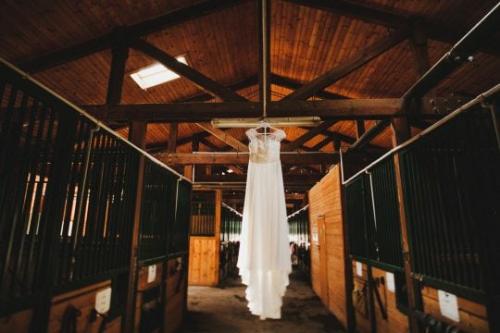 Всем молодожёнам хочется, чтобы день свадьбы прошёл без суеты и спешки, оставив после себя хорошие кадры. 02