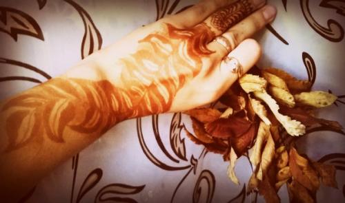 Нужны модели на мехенди ( рисунок хной), дневной, вечерний макияж и прически (при приобретении пакета услуг - небольшой фотосет в подарок). 03