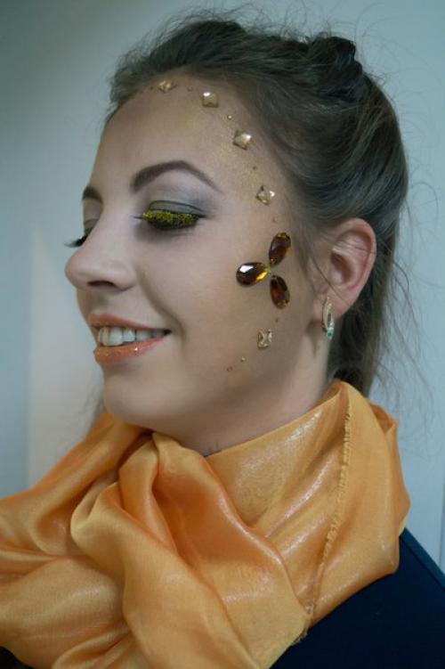 Девочки!  Пора записоваться к мастерам по макияжу, прическам и маникюру) от 1500 тыс рублей. 01