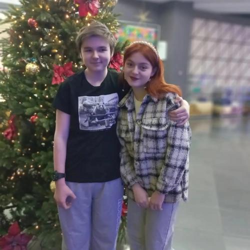 Мои дети уже второй год подряд просят поставить новогоднюю елку в первый день зимнего месяца - 1 декабря. 02