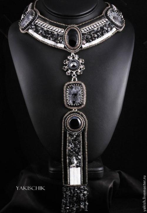 Колье из серии галстуков - трансформеров (нижняя часть отстегивается и колье превращается в более скромный вариант воротничка. 01