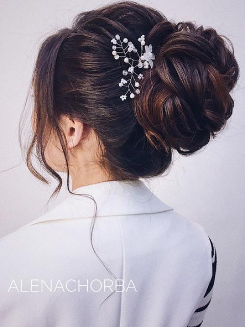 Дорогие девушки, в преддверии наступающих праздников спешите записаться на праздничные и вечерние образы, а также на 31. 02