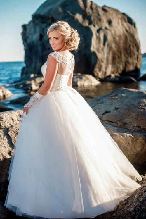 Юная, свежая, очаровательная, ослепительная, сияющая - это лишь немногие эпитеты, относящиеся к образу невесты. 05