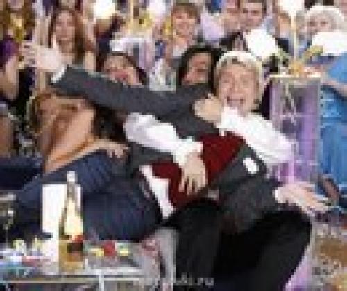 Москва!  13, 14, 15, 16, 17, 18, 19 ноября - мы приглашаем красивых зрителей на съемку новогоднего шоу Парад Звезд, т/к Россия 1. 03