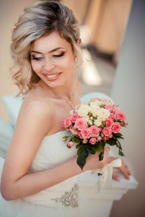 Юная, свежая, очаровательная, ослепительная, сияющая - это лишь немногие эпитеты, относящиеся к образу невесты. 01