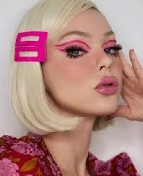 Ищю Мастера по причёскам и макияжу на 15 декабря по времени договоримся. 01