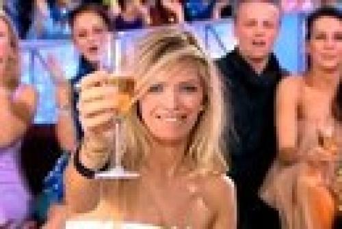 Москва!  13, 14, 15, 16, 17, 18, 19 ноября - мы приглашаем красивых зрителей на съемку новогоднего шоу Парад Звезд, т/к Россия 1. 06