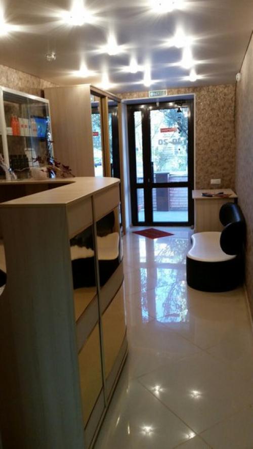 В салон красоты требуются парикмахеры, маникюрщица и массажистка. 02