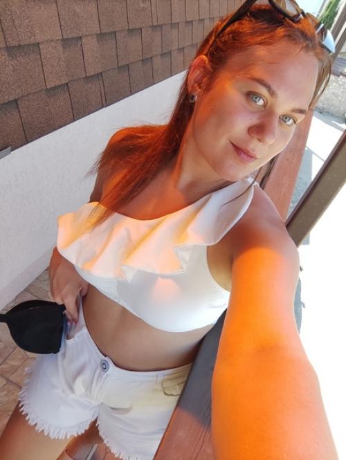 Ищю Мастера по причёскам и макияжу на 15 декабря по времени договоримся. 07