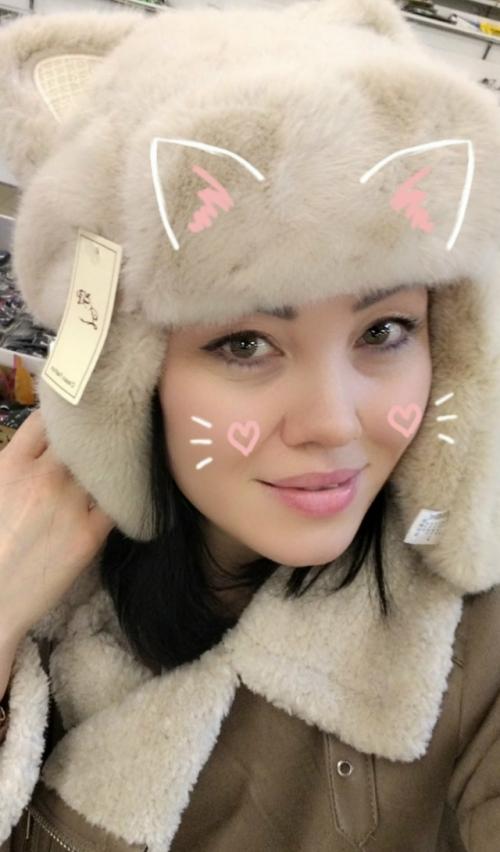 Понимаешь, тот, кто нас действительно любит, принимает нас полностью.  