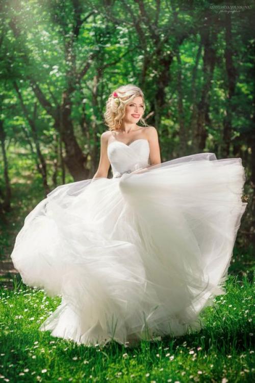 Юная, свежая, очаровательная, ослепительная, сияющая - это лишь немногие эпитеты, относящиеся к образу невесты. 02
