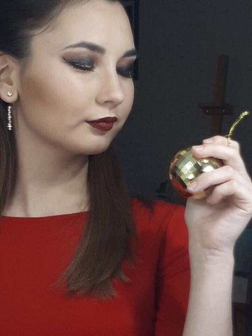 Милые девушки?  Успейте записаться на макияж и причёску по самым приятным ценам. 02