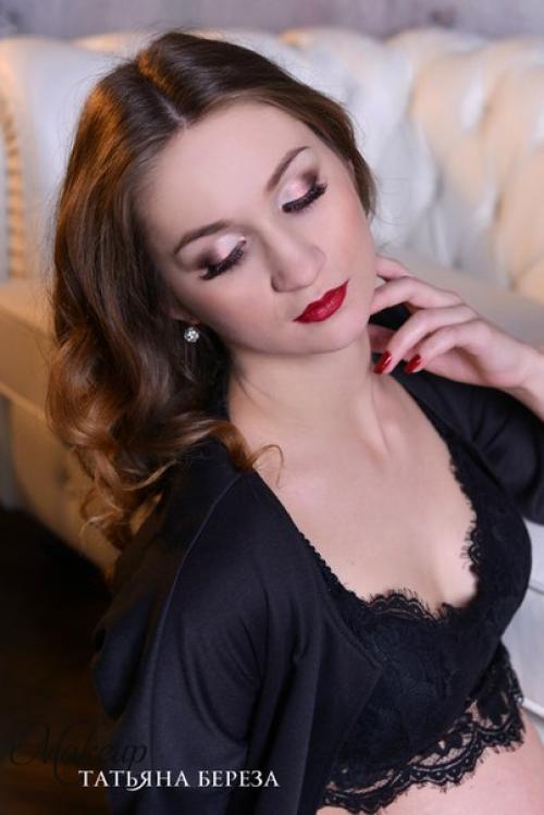 Что включает в себя услуга макияж на праздник? 05