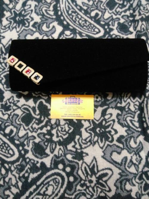 Маникюр соответствии с символом года каждая девушка, не зависимо от возраста, хочет выглядеть на новый год нарядно, ярко и красиво. 02