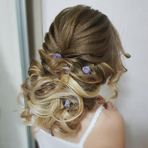 В преддверии корпоратива в женском коллективе красивый макияж и причёска - это не роскошь, а суровая необходимость. 03