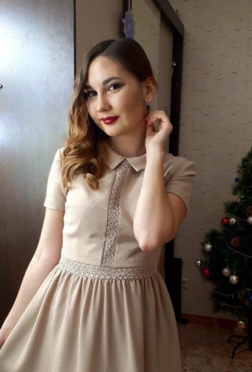 Милые девушки?  Успейте записаться на макияж и причёску по самым приятным ценам. 05