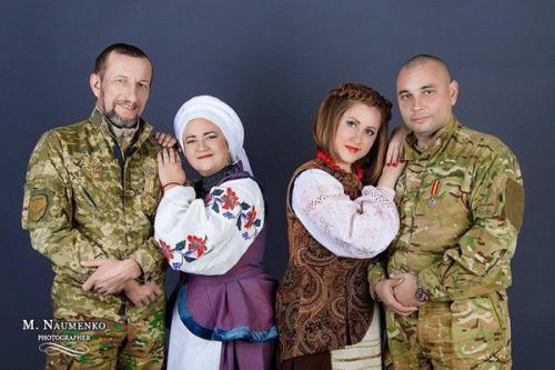 В Запорожье презентовали патриотический календарь с фотографиями бойцов и волонтеров. 05