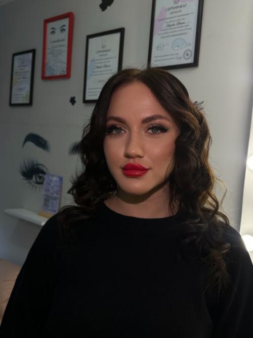 Доброго времени суток, меня зовут Ирина - я визажист и стилист по прическам. 05