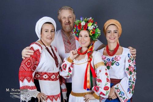 В Запорожье презентовали патриотический календарь с фотографиями бойцов и волонтеров. 06