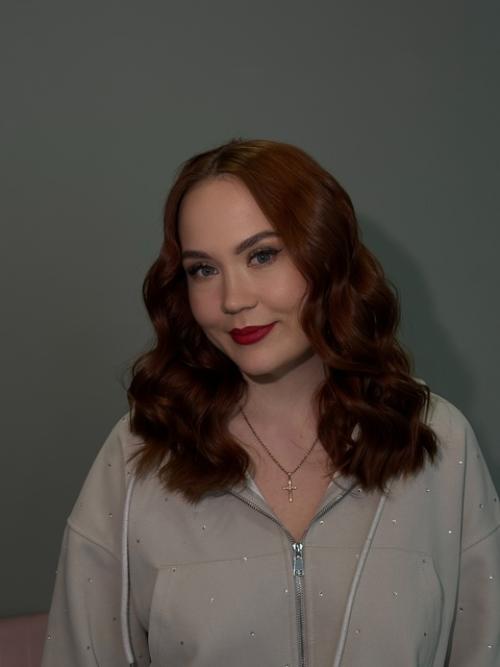 Доброго времени суток, меня зовут Ирина - я визажист и стилист по прическам. 03