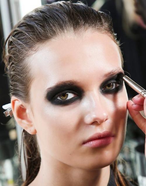 Не прижились, и слава богу: 10 самых странных бьюти - трендов в 2015. 01 Не прижились, и слава богу: 10 самых странных бьюти - трендов в 2015. 01