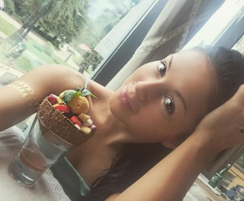 Селфи Нюши без мейкапа вызвало жаркие споры среди фанатов. 01 Селфи Нюши без мейкапа вызвало жаркие споры среди фанатов. 01