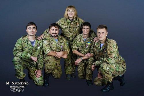 В Запорожье презентовали патриотический календарь с фотографиями бойцов и волонтеров. 01