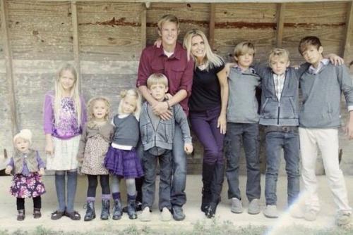 Чтобы фотографии впоследствии вызывали только положительные эмоции, фотосессия должна проходить в веселой, доброжелательной атмосфере. 05