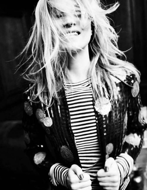 Wild Fun: Кейт мосс в фотосессии Марио тестино для Vogue Italia February 2016. 04