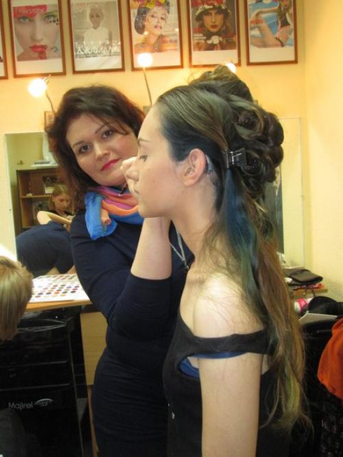 Девочки есть 2 место в проекте Авторский Макияж от Милы Шустровой и авторские причёски от Виктории опара, совместно с украинскими дизайнерами. 02