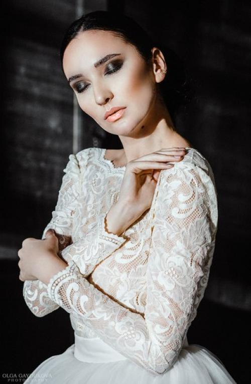 Мы ищем девушку для съемки платья для каталога. 01