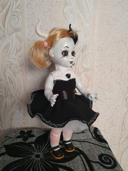 И даже не дома, в гостях, в другом городе, а куклы, куклы. 07