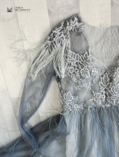 При создании свадебных и вечерних платьев мы отдаем предпочтение ручной работе. 03