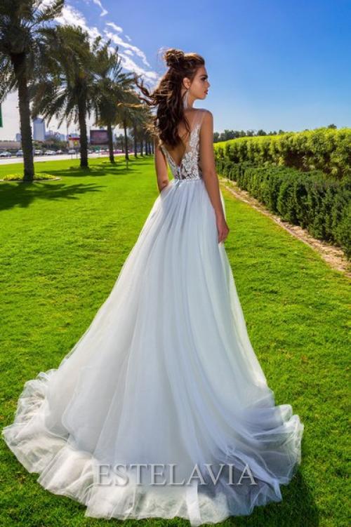 В этот особенный день все должно быть идеально: прическа, макияж, букет, а самое главное - платье! 04