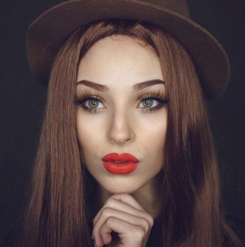 Один человек, разный макияж и прически. 02