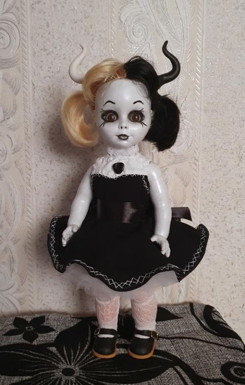 И даже не дома, в гостях, в другом городе, а куклы, куклы. 03