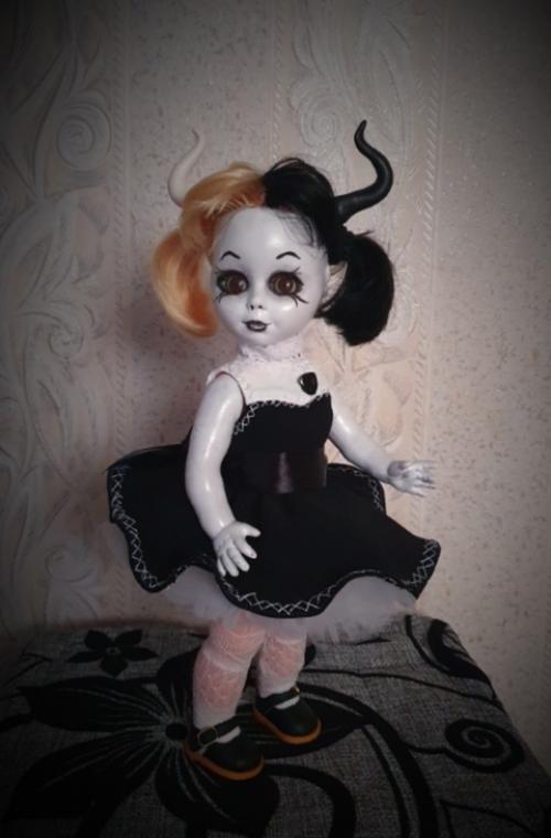 И даже не дома, в гостях, в другом городе, а куклы, куклы. 01