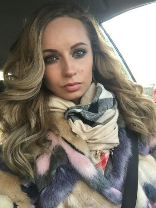 Здравствуйте, девушки!   Меня зовут Ольга, я профессиональный визажист и стилист по прическам. 08