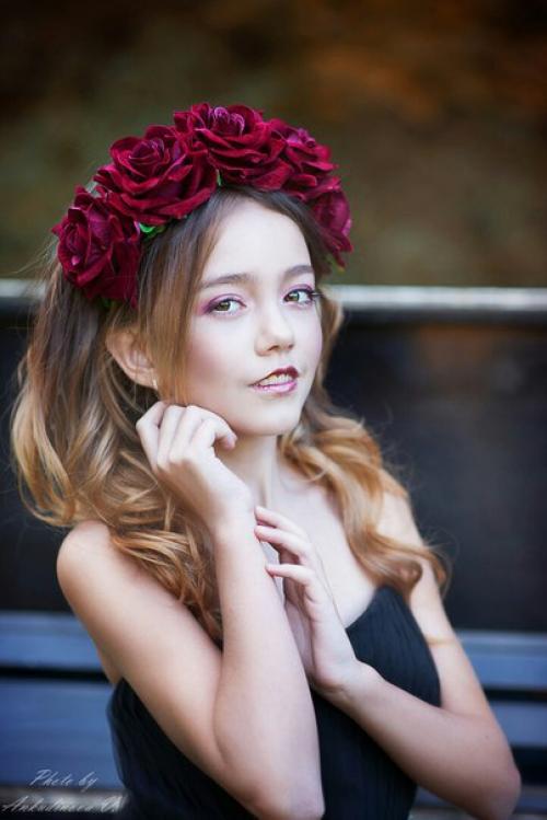 Здравствуйте, девушки!   Меня зовут Ольга, я профессиональный визажист и стилист по прическам. 03