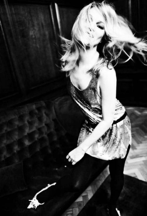 Wild Fun: Кейт мосс в фотосессии Марио тестино для Vogue Italia February 2016. 05